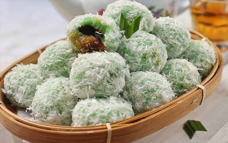 A Burst of Sweetness: Mastering the Vibrant Green Klepon (Palm Sugar-Filled Sticky Rice Balls)