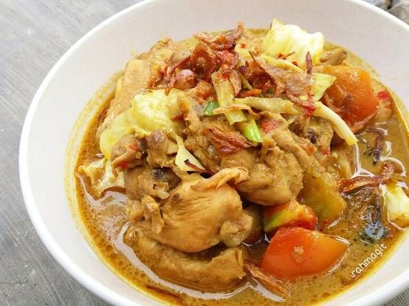 Tongseng Ayam (Chicken Stew Curry with Cabbage) – The Comforting Sweet and Savory Broth