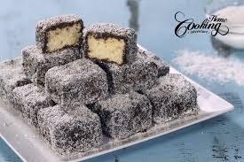 Australia: Lamingtons