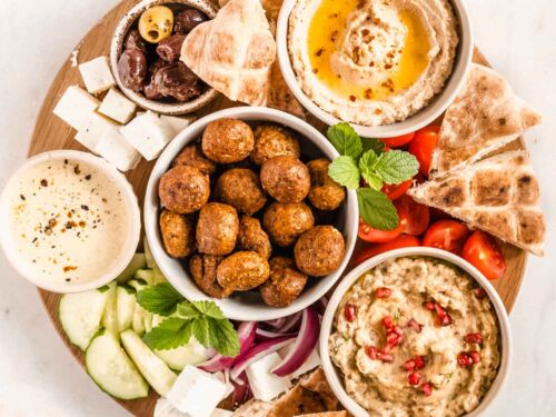 Falafel Platter: Middle Eastern Chickpea Delight